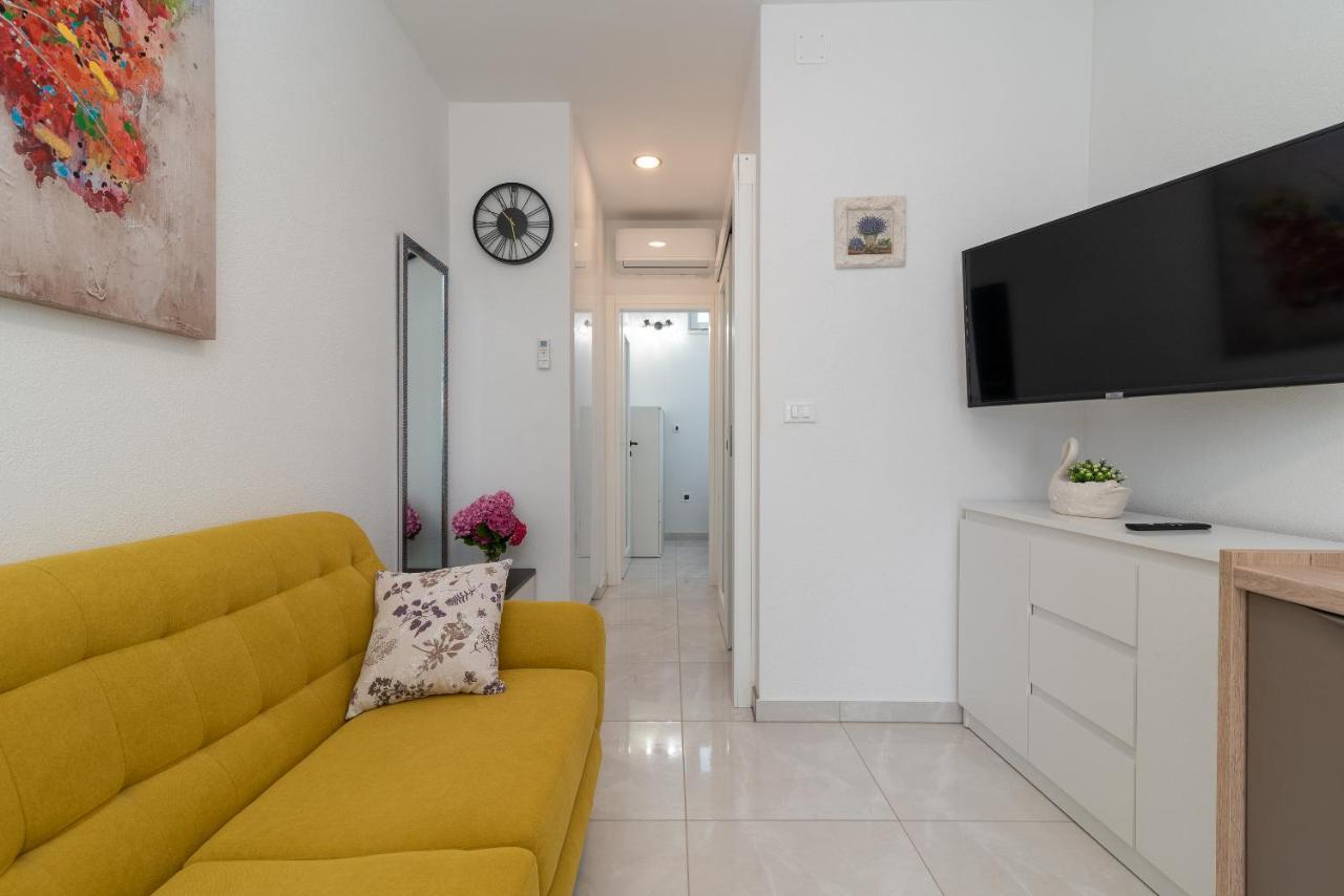 Apartment Leo Trogir Eksteriør billede